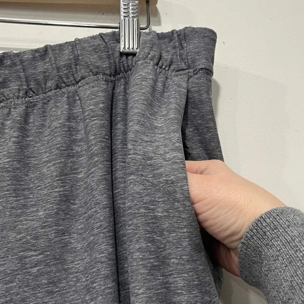 Lululemon Jogger Crop Heathered Grey size XL - Picture 4 of 8